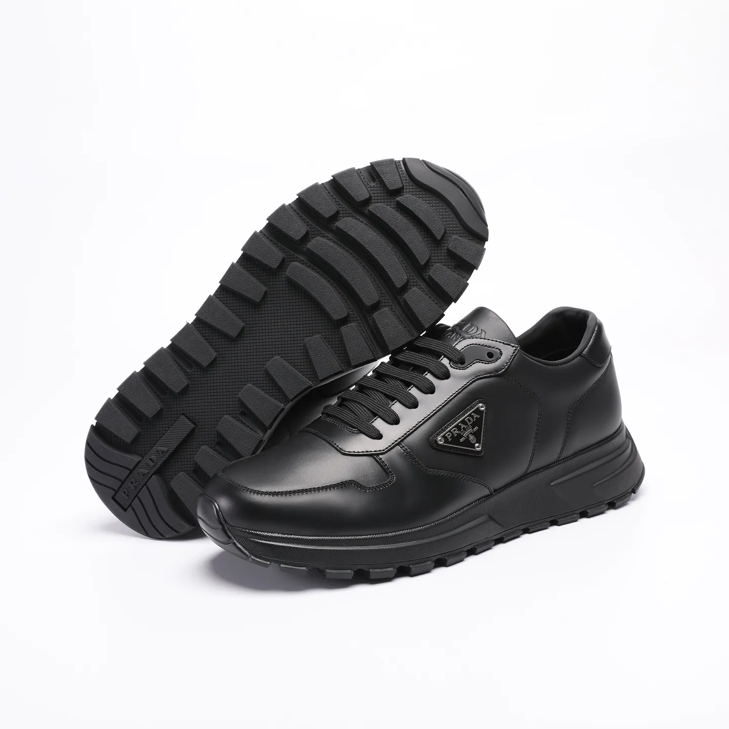 Batch 580 [PRADA] Men's shoes are popular in the counter, official website synchronization, high-quality shipments. Fabric: original cowhide with snakeskin. Lining: cowhide feet + cowhide lining. Outsole: original TPU + foam. Size: 38-46